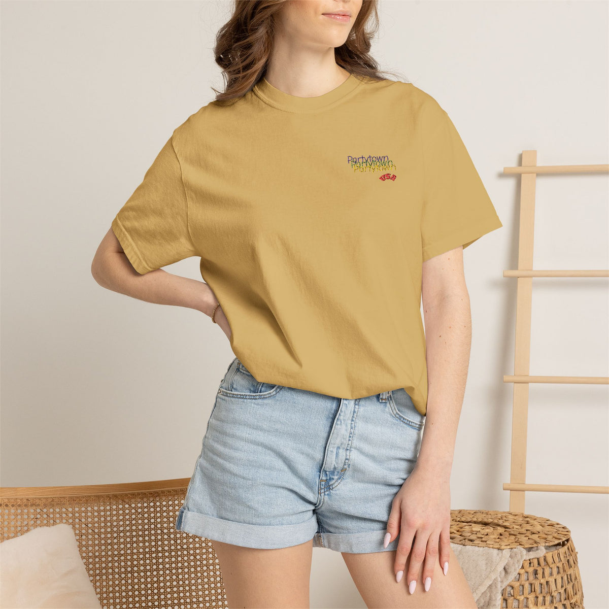 T-Shirt — Minimal ‘Good Vibes’ Floral Script Chest Logo